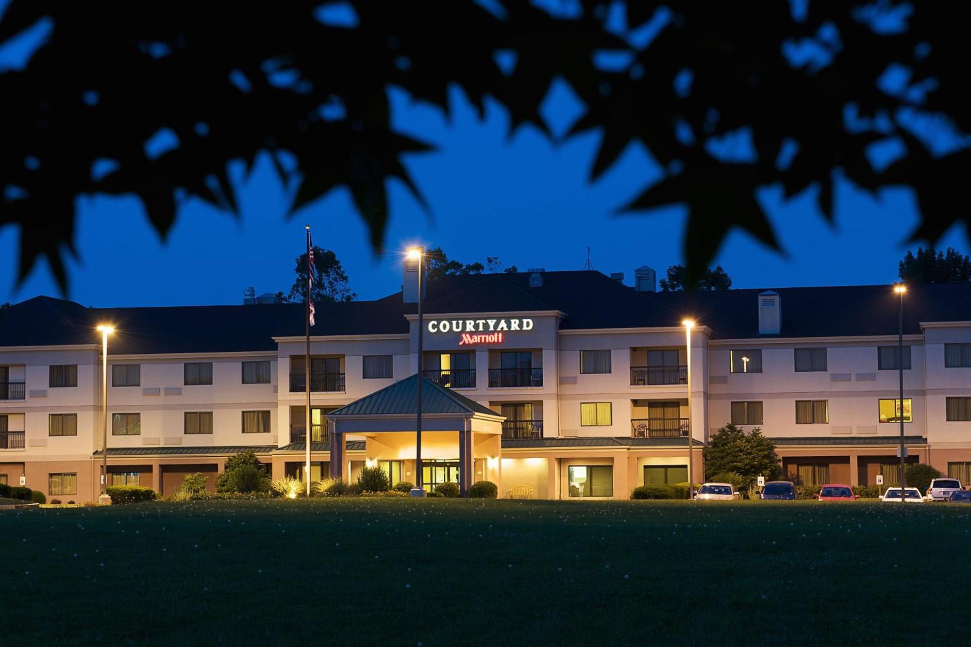 Courtyard By Marriott Columbus Tipton Lakes Hotel Exterior photo