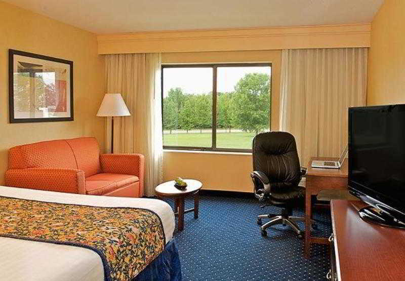 Courtyard By Marriott Columbus Tipton Lakes Hotel Room photo