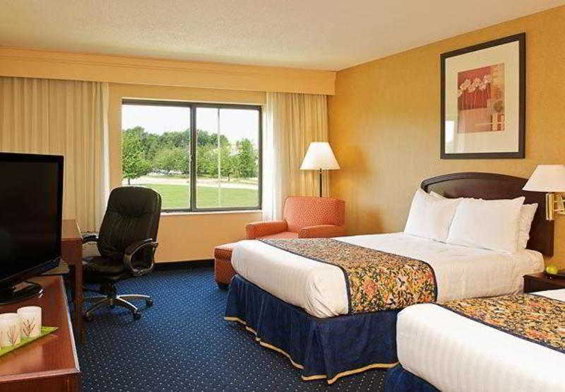 Courtyard By Marriott Columbus Tipton Lakes Hotel Room photo