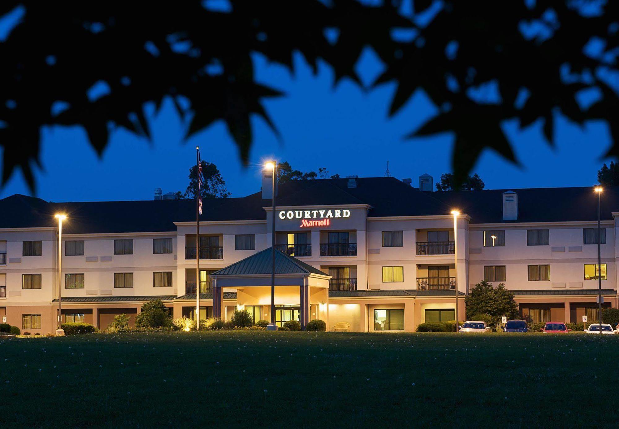 Courtyard By Marriott Columbus Tipton Lakes Hotel Exterior photo