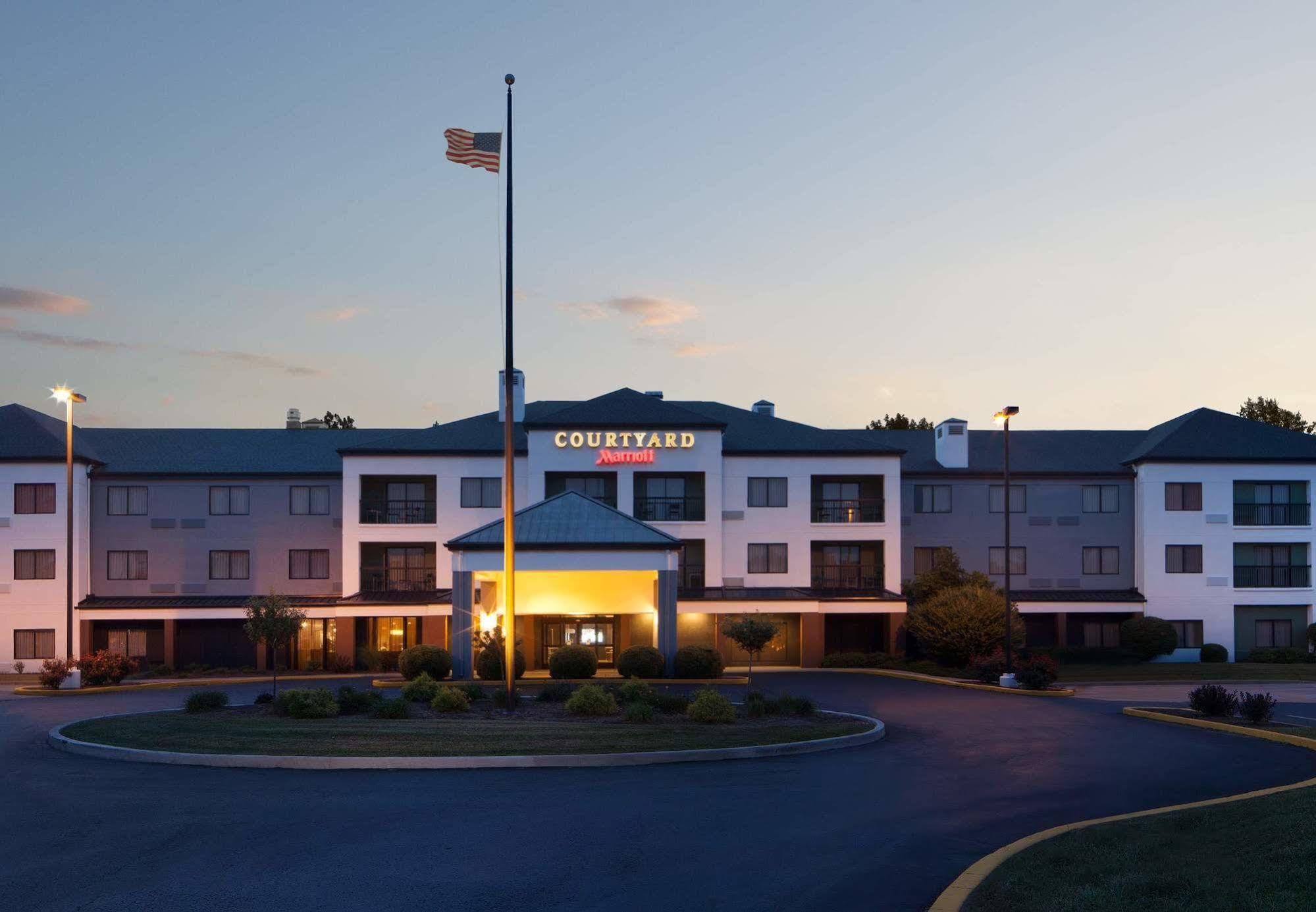 Courtyard By Marriott Columbus Tipton Lakes Hotel Exterior photo