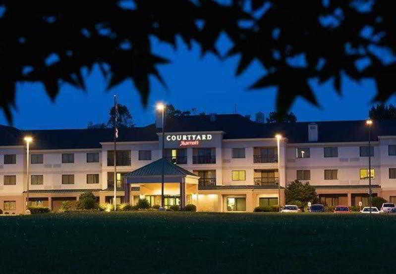 Courtyard By Marriott Columbus Tipton Lakes Hotel Exterior photo