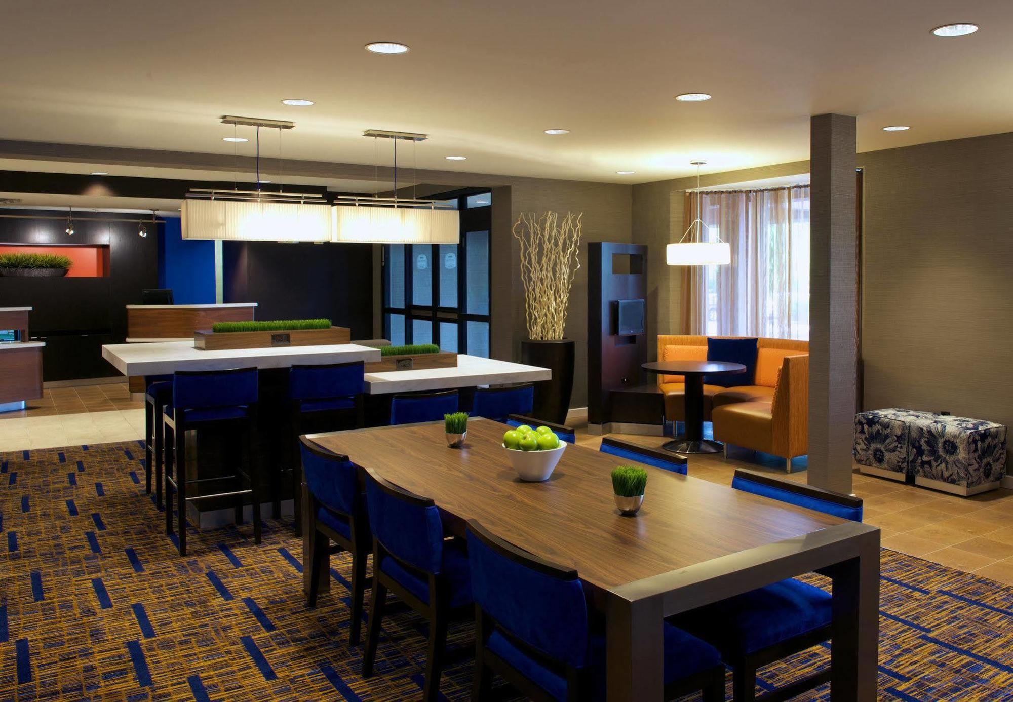 Country Inn & Suites By Radisson, Columbus-Edinburgh Exterior photo