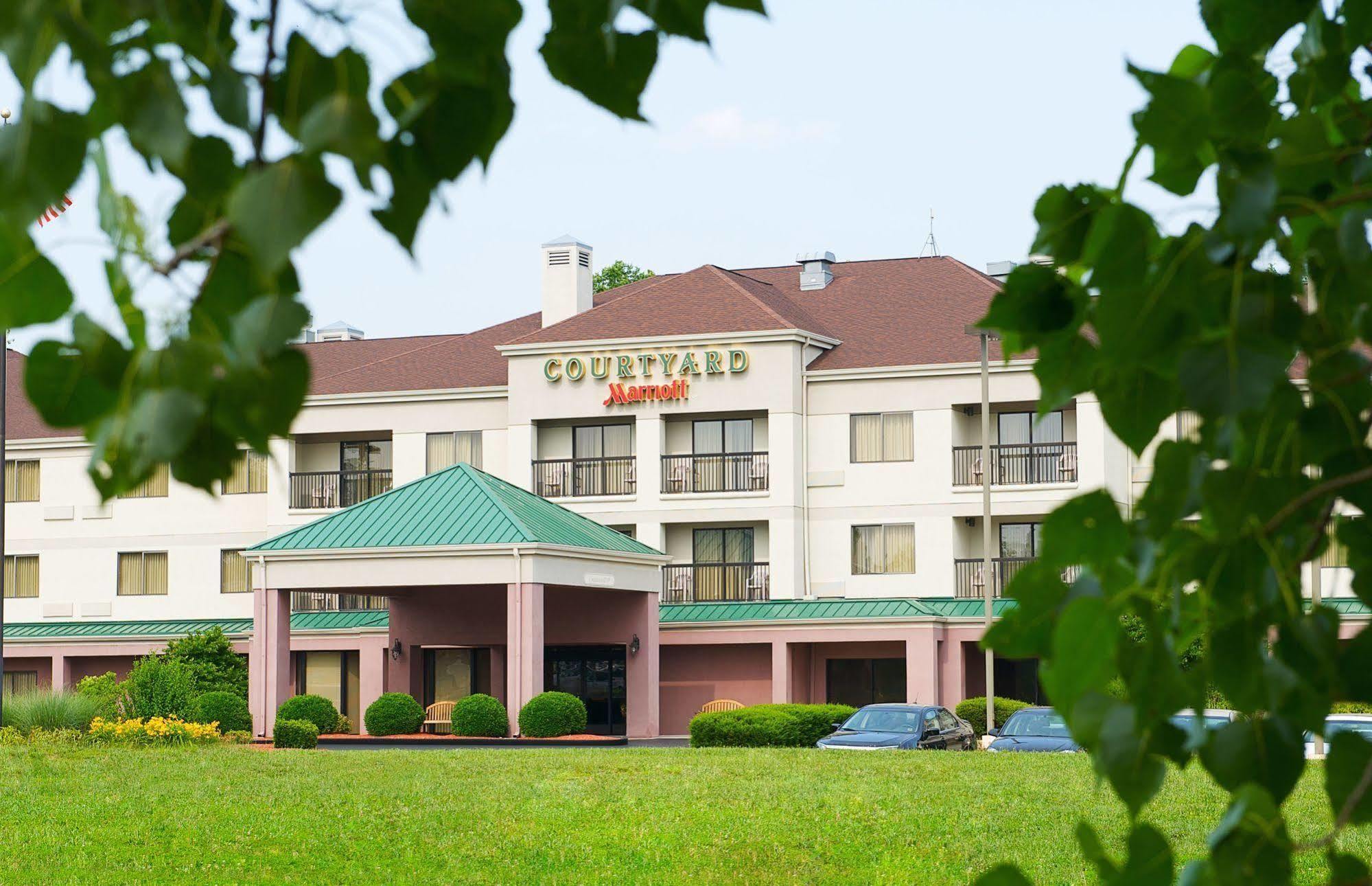 Courtyard By Marriott Columbus Tipton Lakes Hotel Exterior photo